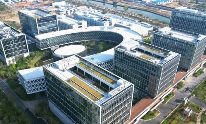 天津千百顺钢铁贸易钢板型材现货规格与承重性能参数解析
